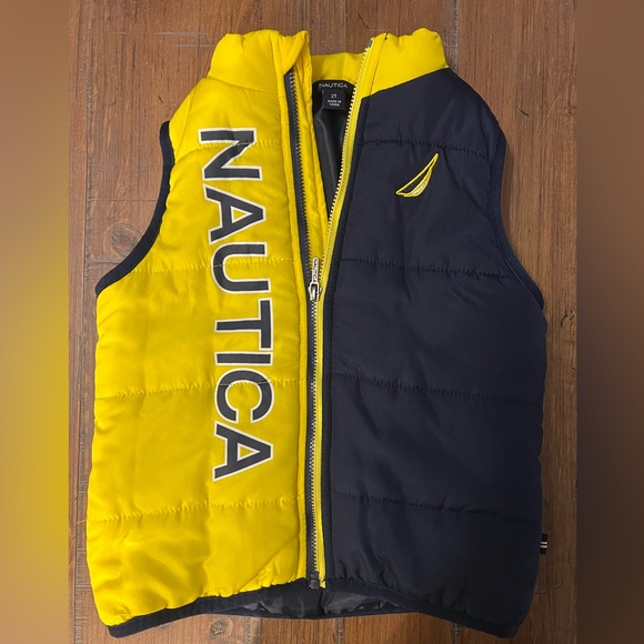 Set of 2 Toddler Puffer Vests - Picture 4 of 9